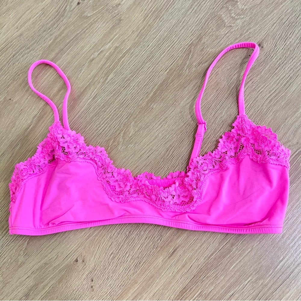 Skims Lace Trim Pink Bralette